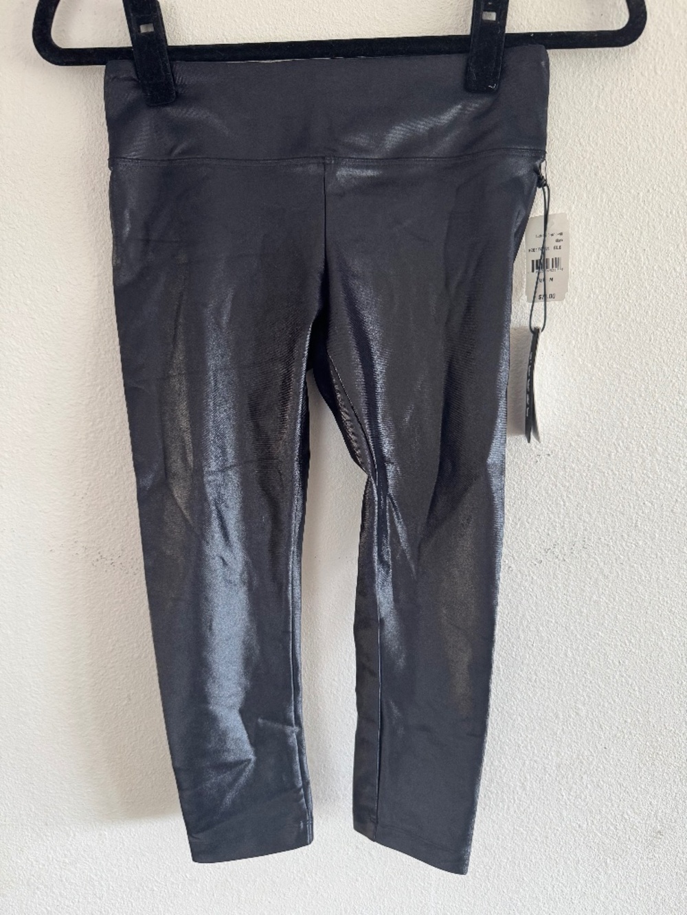 Koral Black Lustrous Capri Leggings Size M
